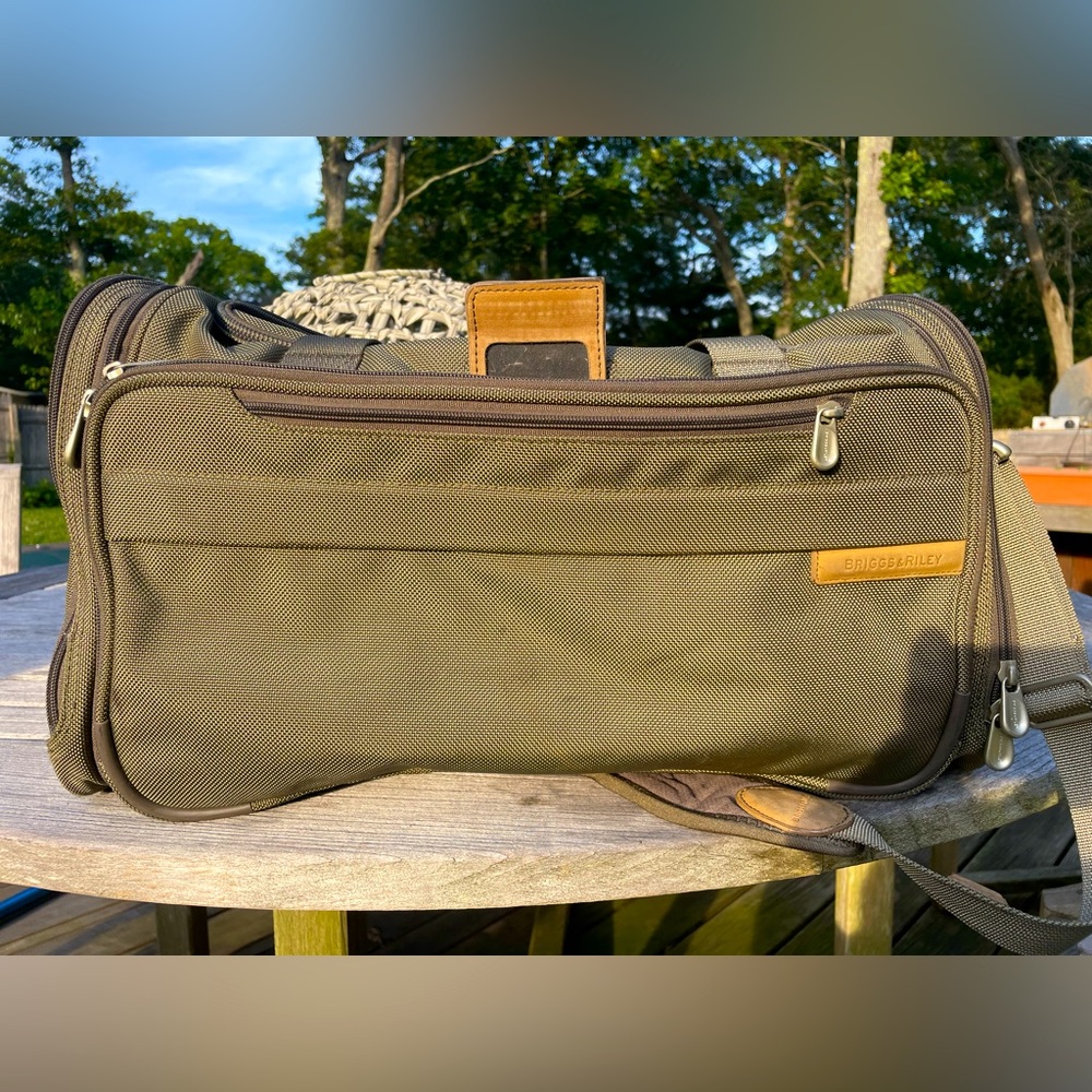 Briggs & Riley Green and Brown Duffel Bag Durable Travel Essential excellent